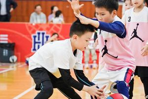 如何在儿童篮球训练中引入方向感训练:方法、策略与最佳实践